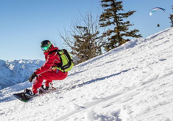 Schifahrer und Paragleiter Werfenweng