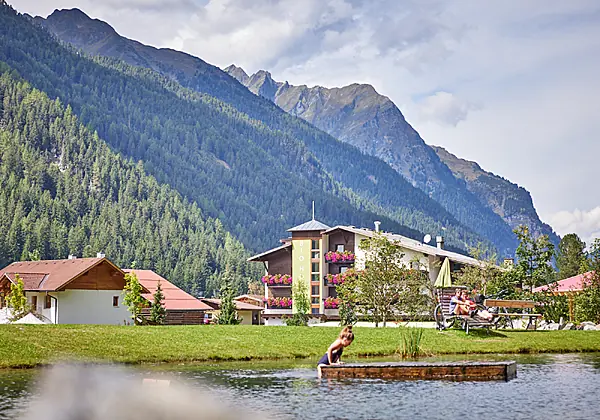 Stillebach mit Bergbadesee