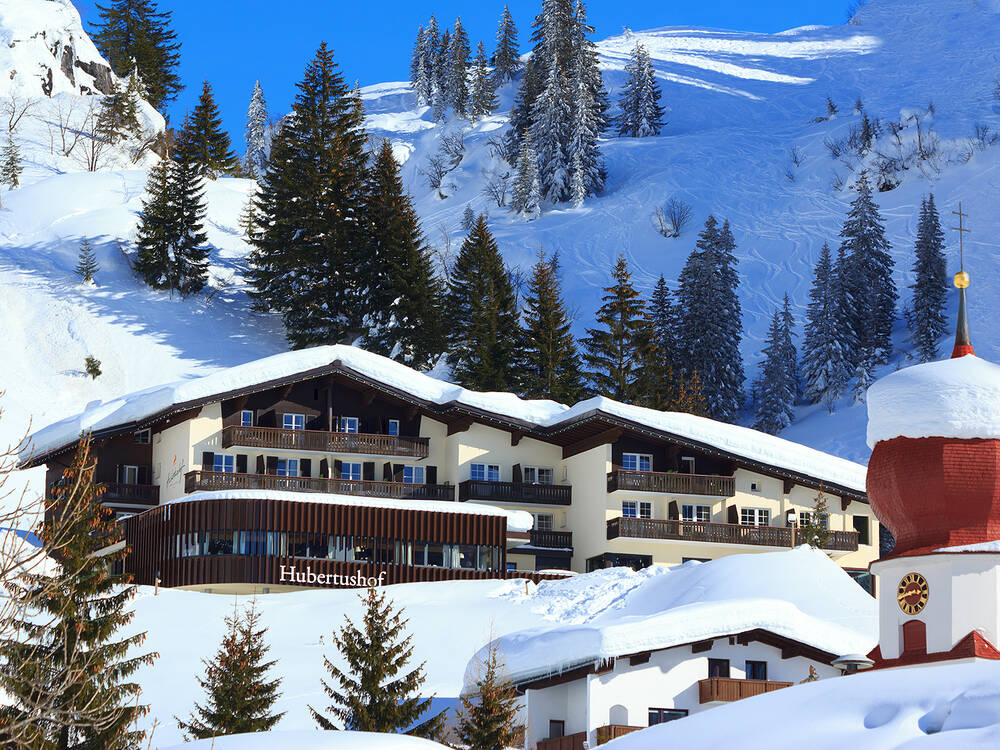 Blick auf das Wohlfühlhotel Hubertushof in Stuben am Arlberg