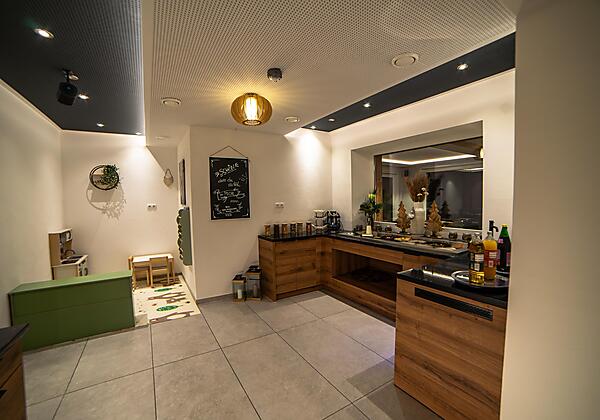 Frühstücksraum mit Kinderspielecke