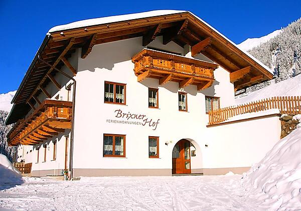 Brixnerhof Hausansicht Winter