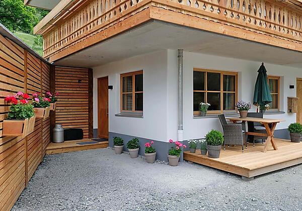 Eingangsbereich mit Terrasse