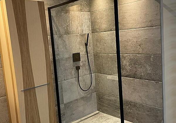 28B44F2F-292D-4F04-90B0-C99259FA24C8