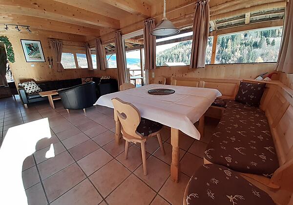 Essplatz mit Wohnbereich