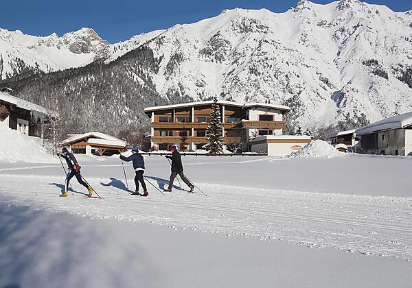 Loipe direkt vor dem Haus