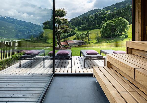 Panoramasauna mit Liegebereich