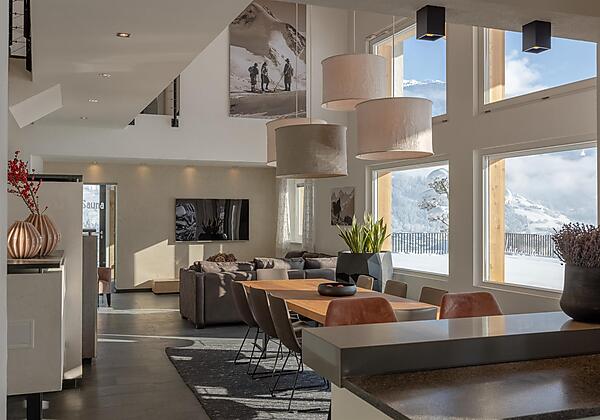 Essbereich mit Kachelofen