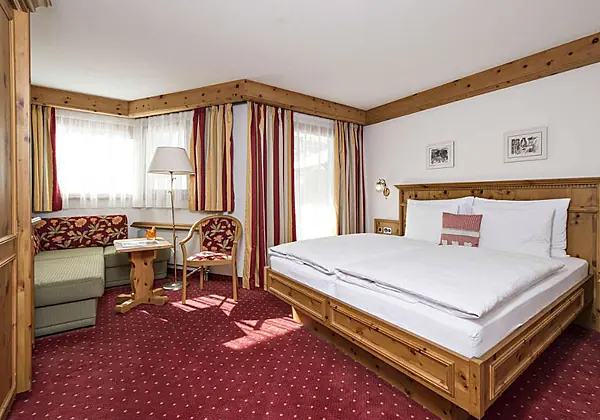 Ein Doppelzimmer Stammerspitze im Wellnesshotel Silvretta in Samnaun Dorf
