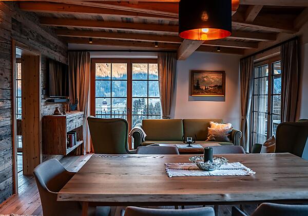 65d46e2c000fab62b10dcb90_HS25_Wohnzimmer