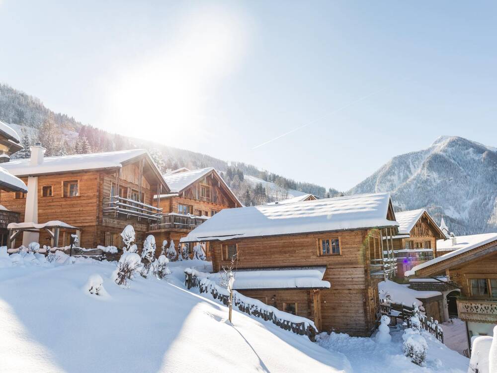 Chalets mit eigener Sauna und Outdoor-Whirlpool im Chaletdorf BERGHERZ in Österreich