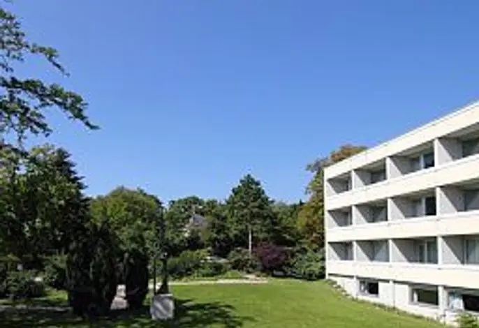College Garden Hotel