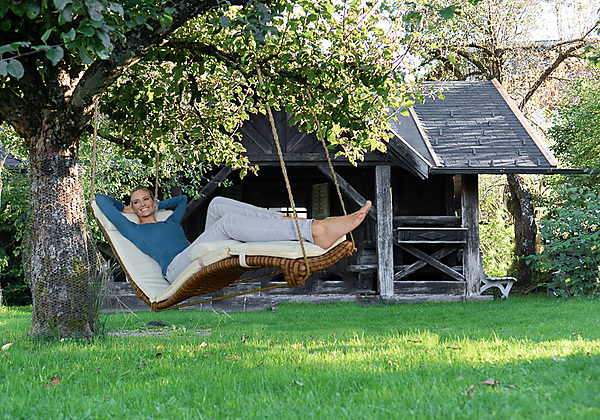 Entspannung pur im großen Garten des Crystls Aparthotel