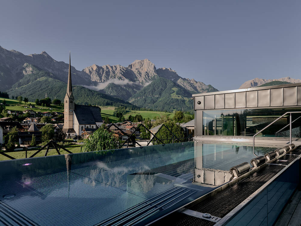 Wellnesshotel die HOCHKÖNIGIN im Maria Alm im Salzburger Land mit TIARA SPA adults only und Ausblick