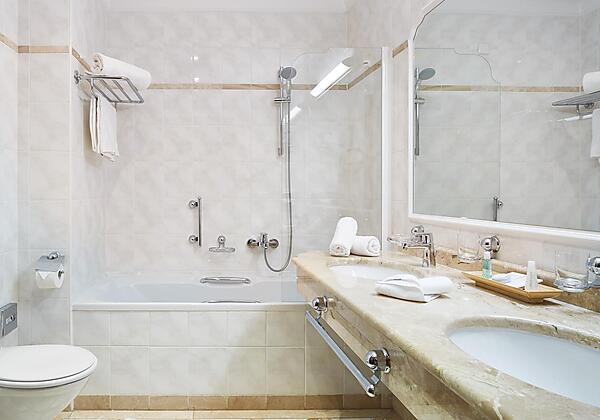 Alpenwohnen - Badezimmerbeispiel