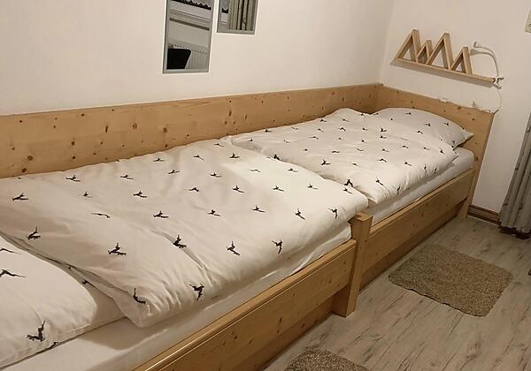 2. Schlafzimmer / Betten 90x190