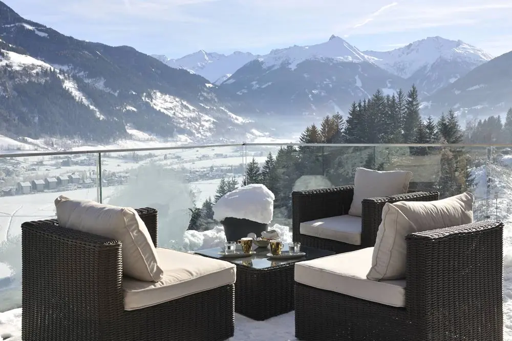 Blick von der Panoramaterrasse des Goldbergs über das Gasteinertal