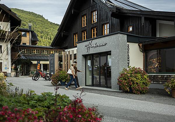 Das-Hintersee-Tag-2_Aussenansicht inkl. Gastgarten