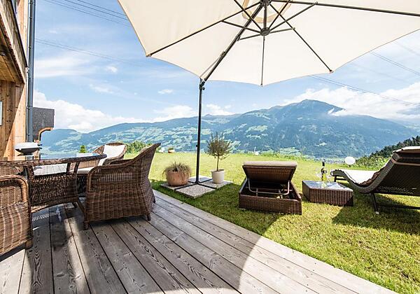 Wiesegg Garten mit Panorama