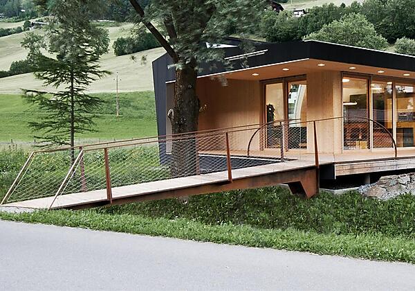 Modulhaus außen Brücke