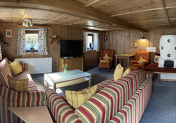 gemütliche Stube mit Bauernofen