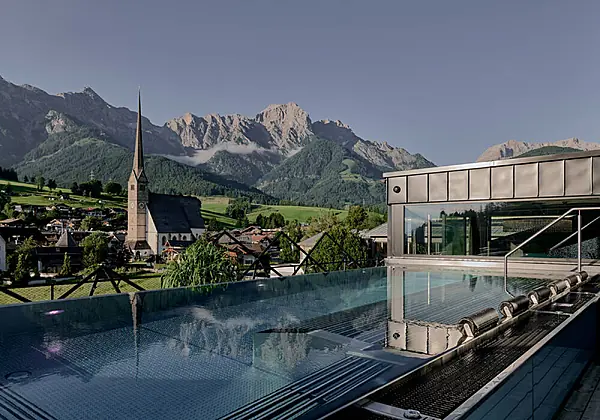 Wellnesshotel die HOCHKÖNIGIN im Maria Alm im Salzburger Land mit TIARA SPA adults only und Ausblick