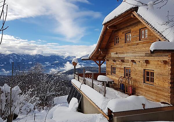 Die Mirnock Hütte im Winter