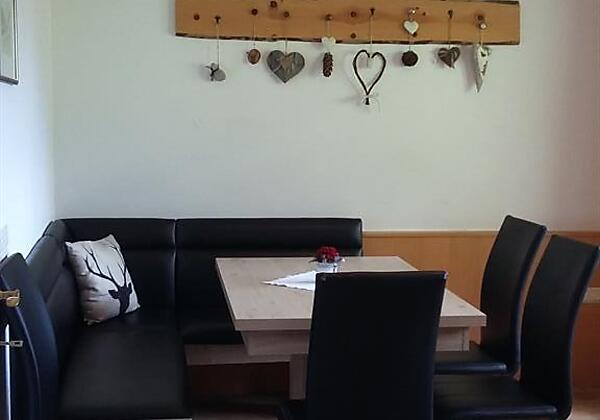 Esszimmer der Wohnung im 2. Stock