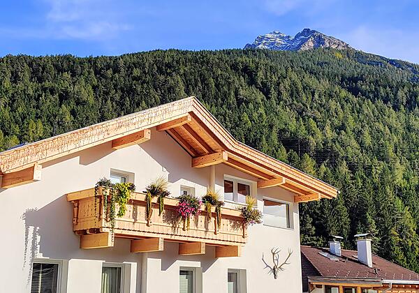 DMG with Serles Mountain in Summer2