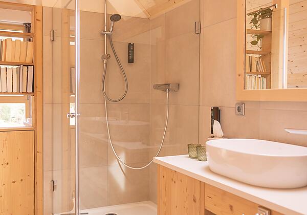 Ebner 1822 Badezimmer mit Dusche