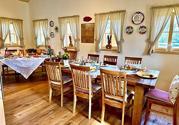 Dorfschenke-beim-Ebner-1822-Holz-Stroh-Lehm-1024x7