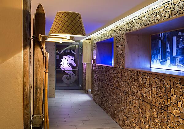 hoteleder-wellness-vorraum