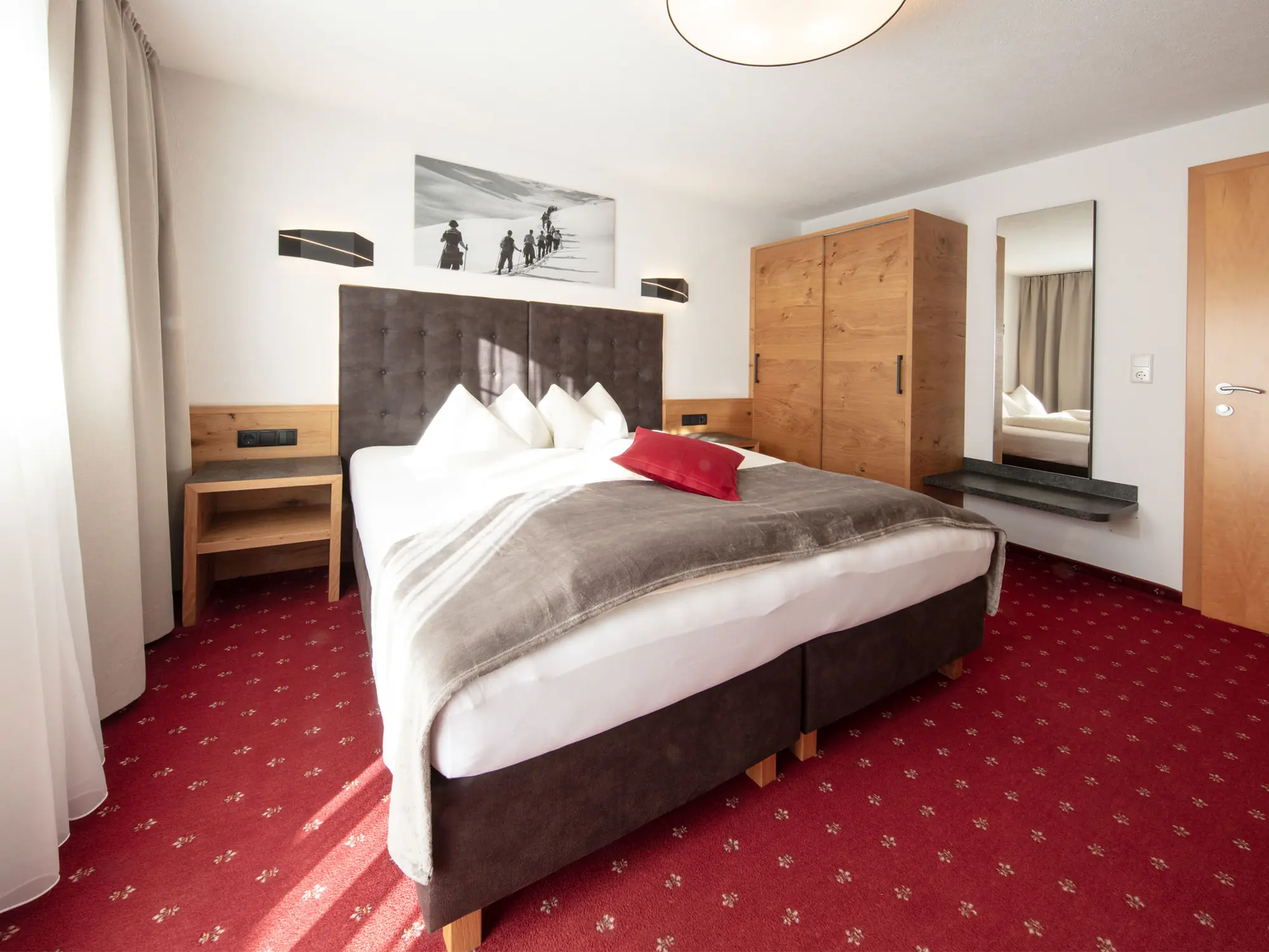 Ein Schlafzimmer des Appartements 1 im GB Gondelblick in Sölden