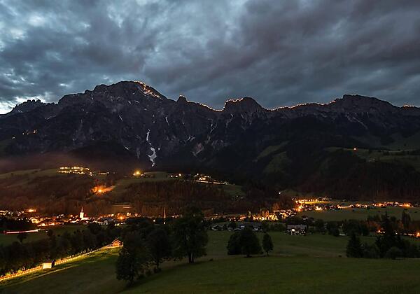 Sonnwend-Feuerbrennen