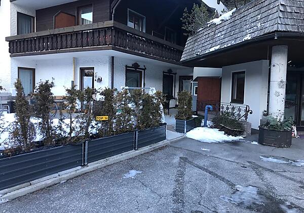 Parkplatz/Haupteingang