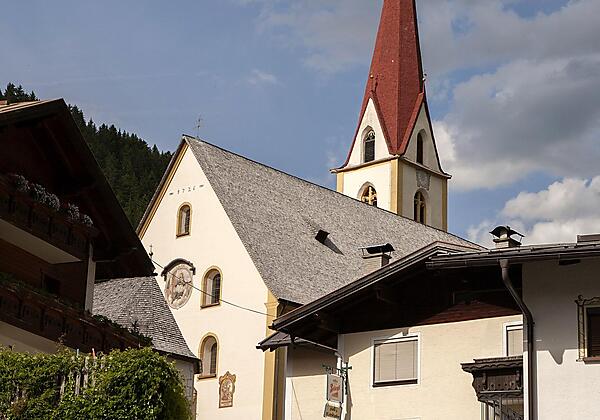 Blick vom Haus zur Kirche