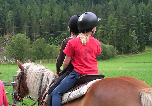 Unsere Mädchen auf Sira