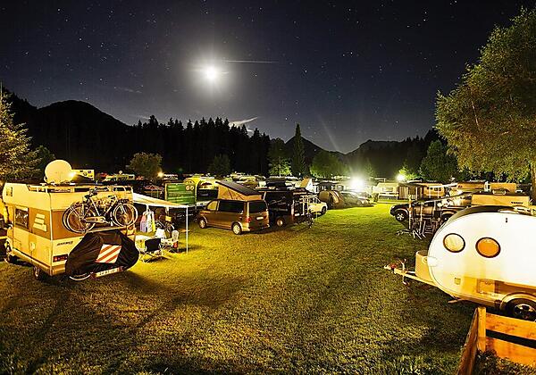 Euro Camp bei Nacht