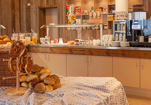 Das Frühstück im Explorer Hotel bietet über 70 leckere Komponenten