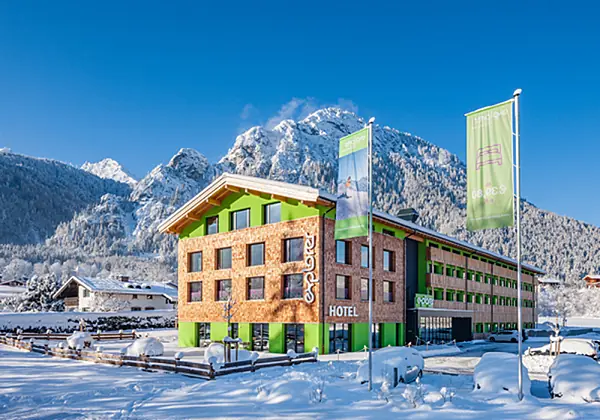 ExplorerHotelsimWinterjpg.jpg