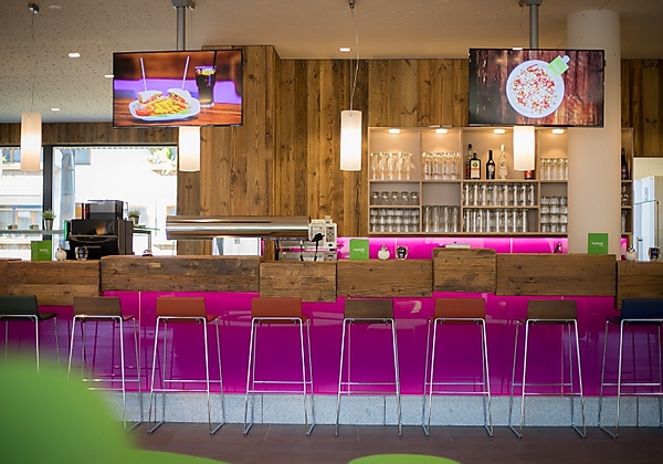 Bar in der Explorer Lounge