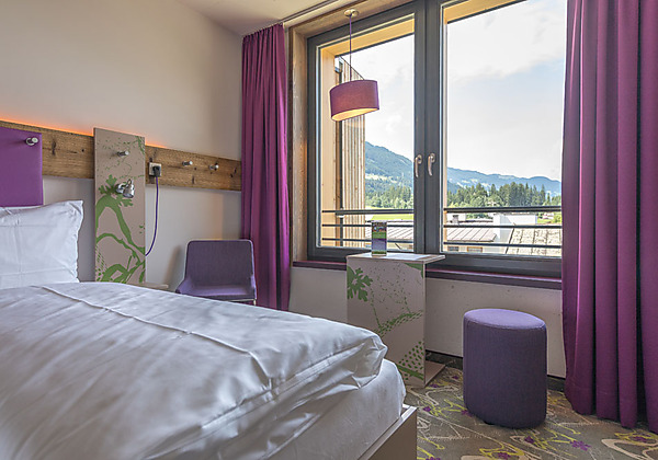 Designzimmer mit Bergblick