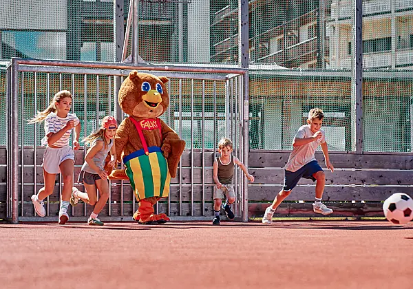 Sportplatz direkt beim Hotel