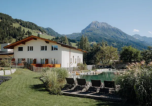 Haus mit Schwimmteich 