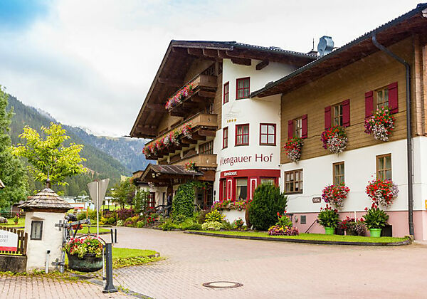 Aussenansicht vom Lengauer Hof im Sommer