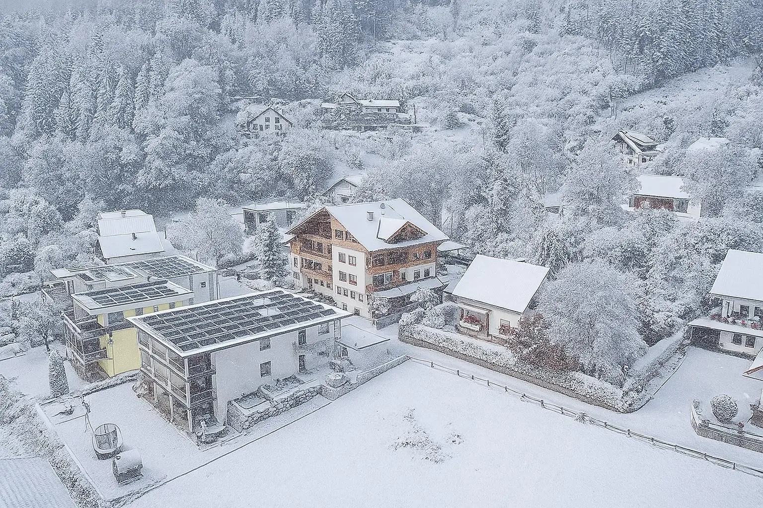 Hotelgelände Winter