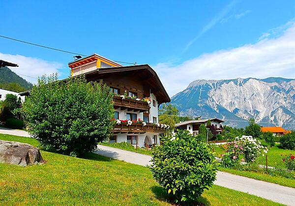 Sommer mit Berg Tschirgant