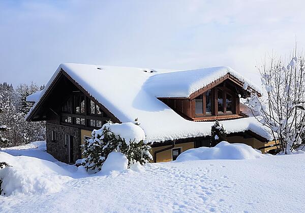 Hausansicht im Winter