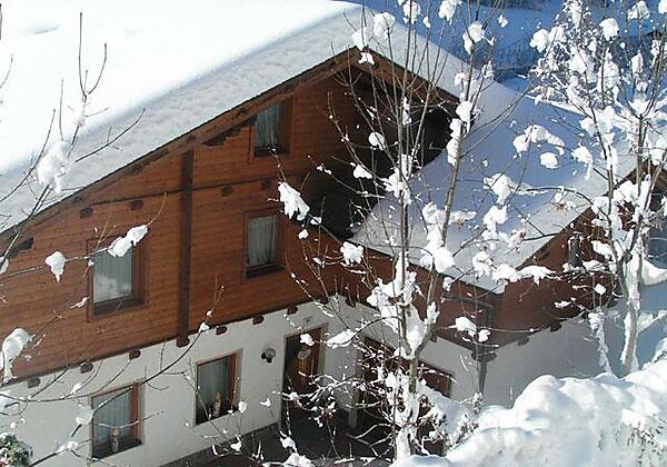 Bergsee Winteridylle