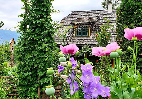 Försterhaus seitlich mit Garten