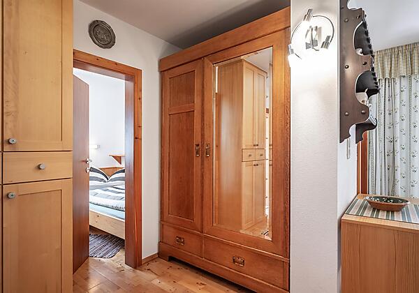 Wohnzimmer/Kleiderschrank